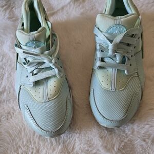 Nike Green Huarache Sneakers with Neoprene Fit